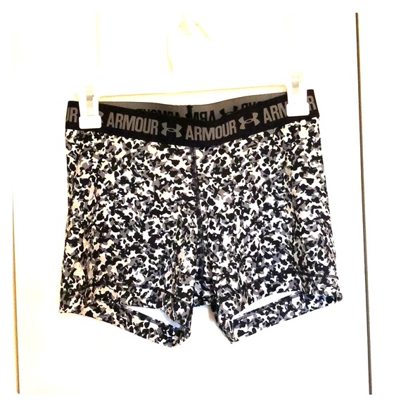 Under Armour Pants - Under Armour B/W Camo Compression shorts
